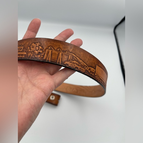 Leather Belt Made In The USA with Trucking Scene, Never Worn, No Buckle SZ 42-46 - Picture 6 of 12